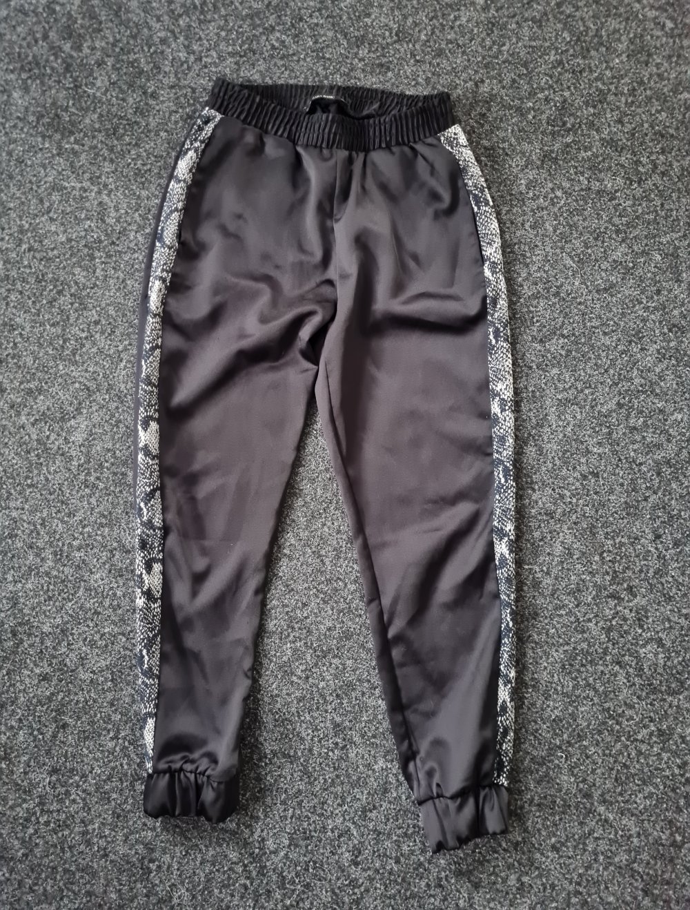 Schwarze Jogpants Satin