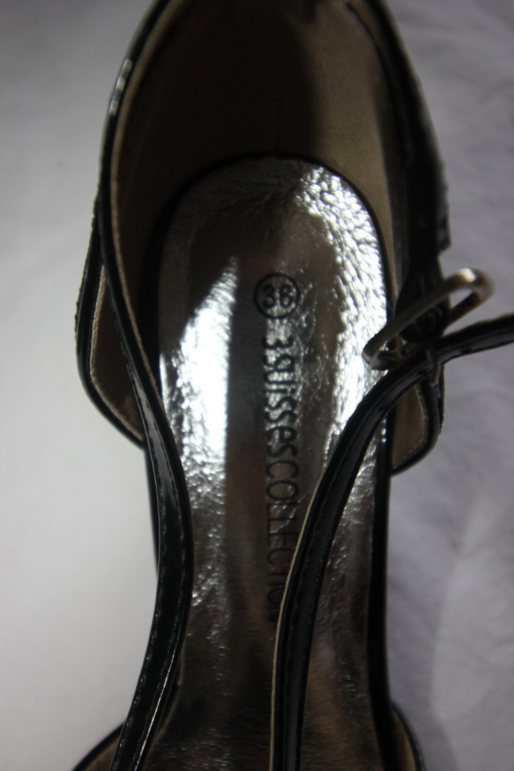 Schicke Schuhe mit schwarzer Spitze