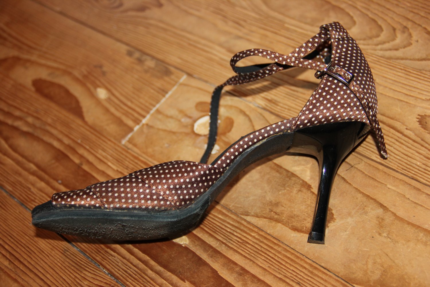 gepunktete Tanzschuhe