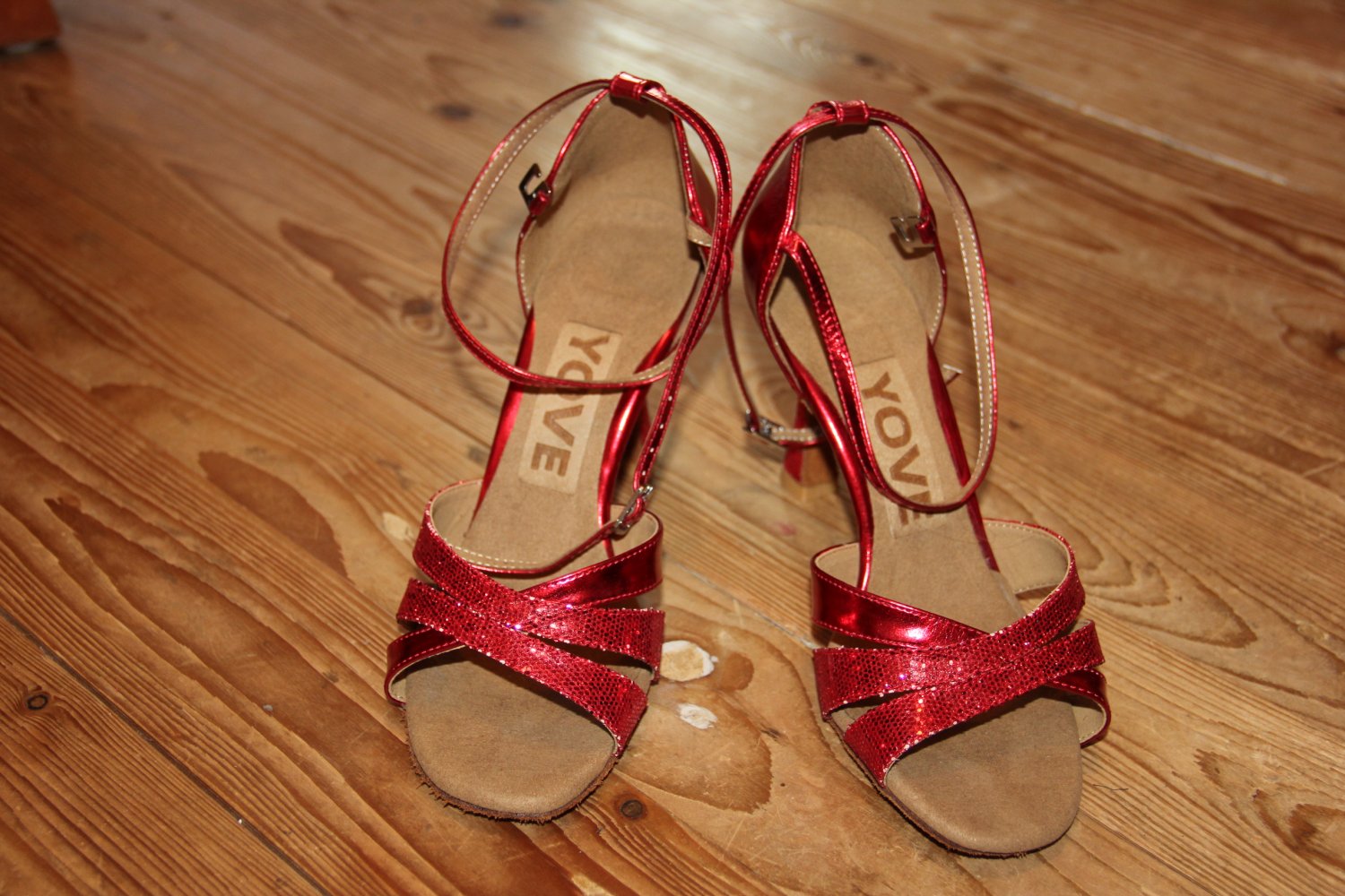 Glitzernde Tanzschuhe