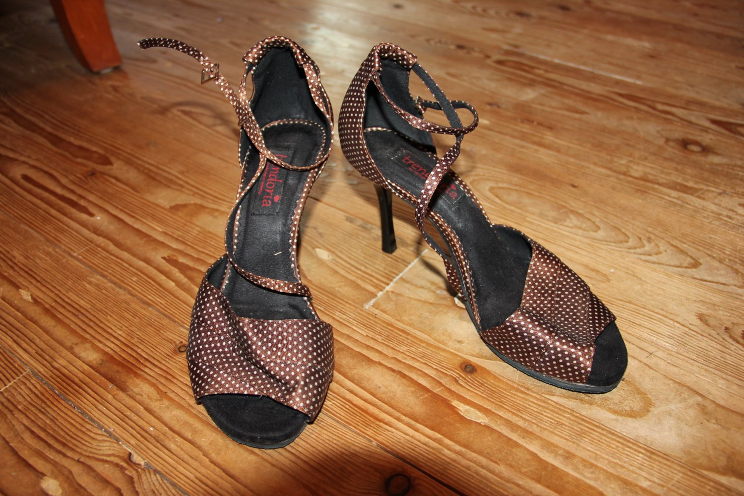 gepunktete Tanzschuhe