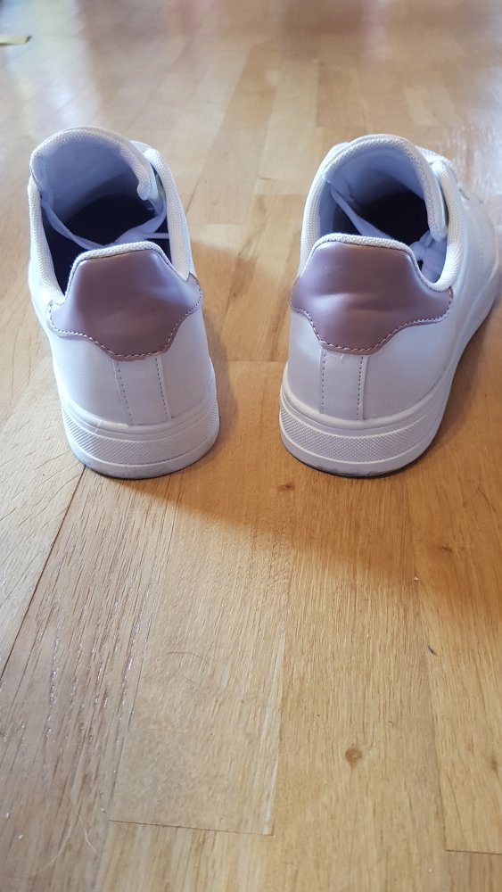 Weiße Sneaker