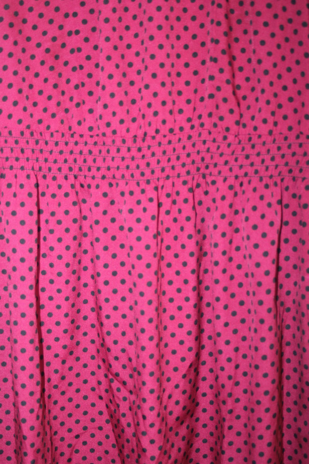 tolles, luftiges Sommerkleid mit Punkten in burgunderrot