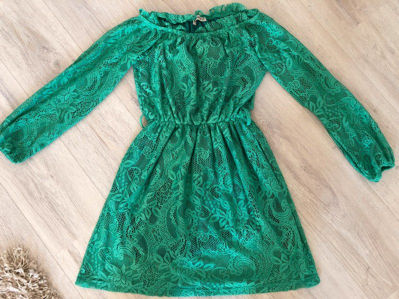 schönes Kleid mit Spitze in petrol