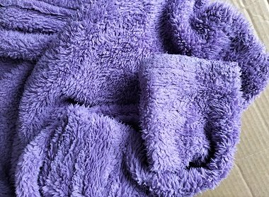 sehr schön lila Damen Flauschjacke Teddyjacke Fleecejacke flauschige Jacke mit Reißverschluss, Größe M, von Infinity Woman, vorn mit 2 Jackentaschen, 100% Polyester, wunderbar warm u. flauschig