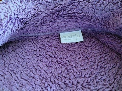 sehr schön lila Damen Flauschjacke Teddyjacke Fleecejacke flauschige Jacke mit Reißverschluss, Größe M, von Infinity Woman, vorn mit 2 Jackentaschen, 100% Polyester, wunderbar warm u. flauschig