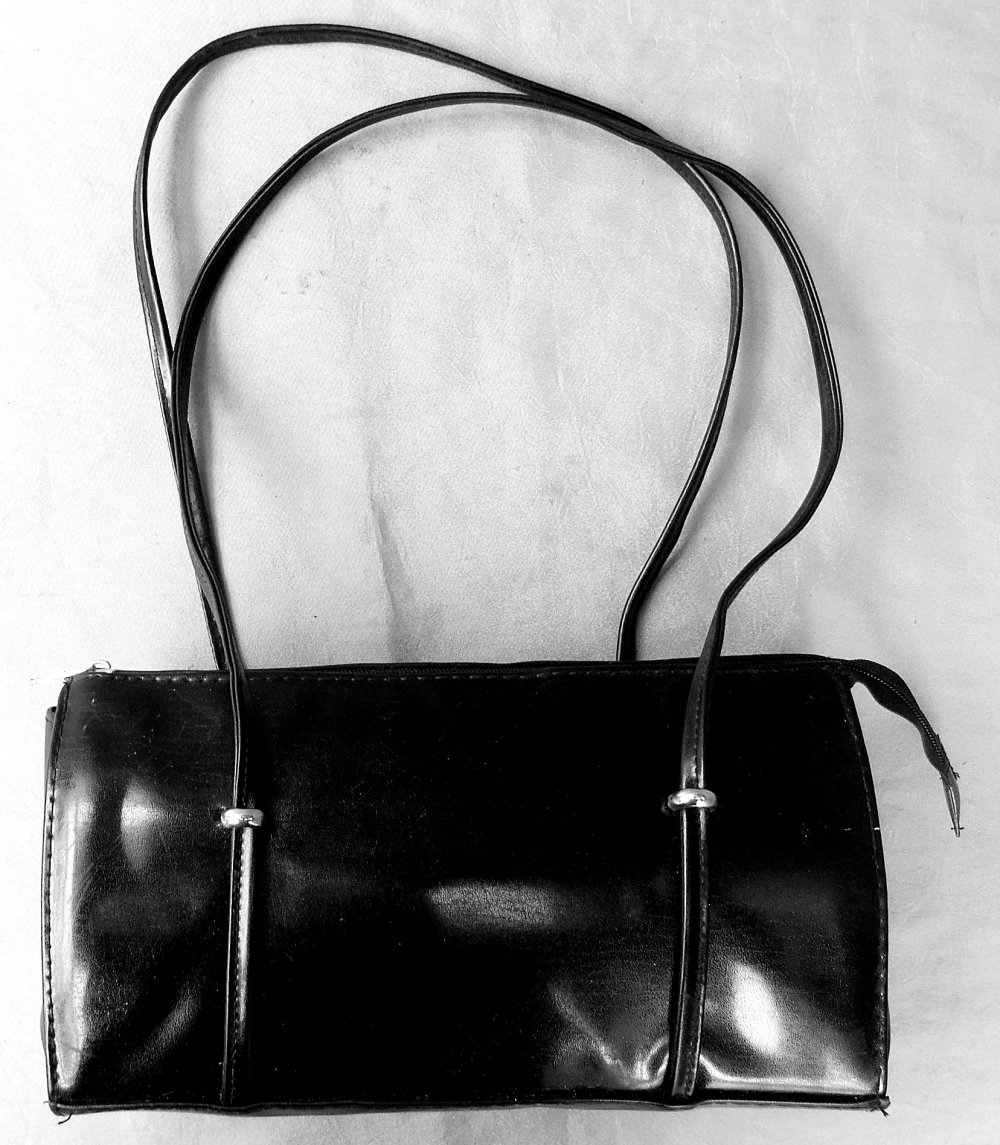 Damen-Tasche / Handtasche schwarz  -  Aus Kunstleder  -  Mit Reißverschluß.