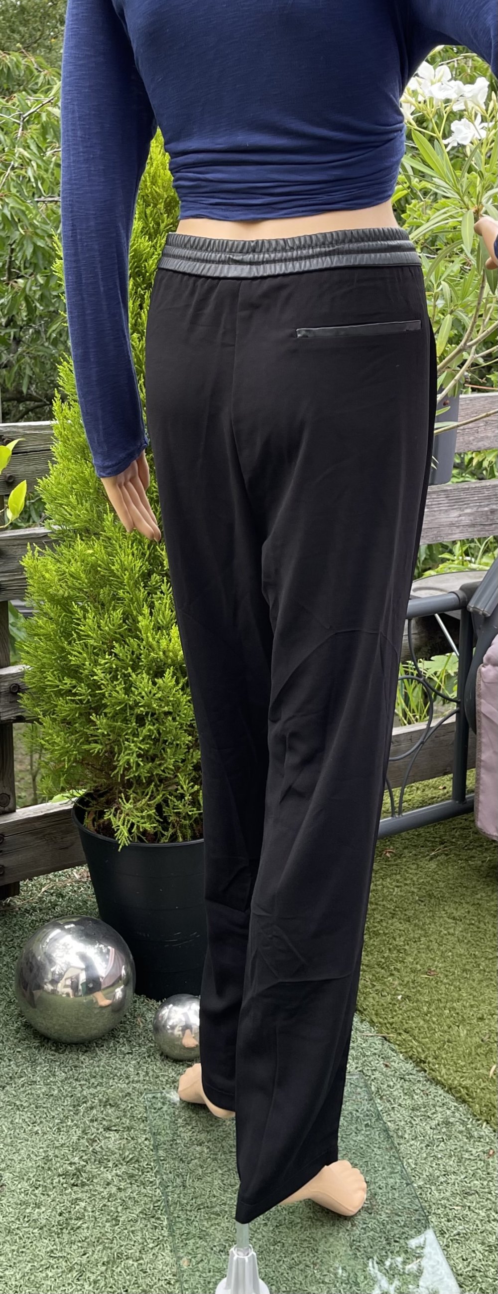 Schlupfhose JOGGPANTS mit PU Leder Details Gr. 46