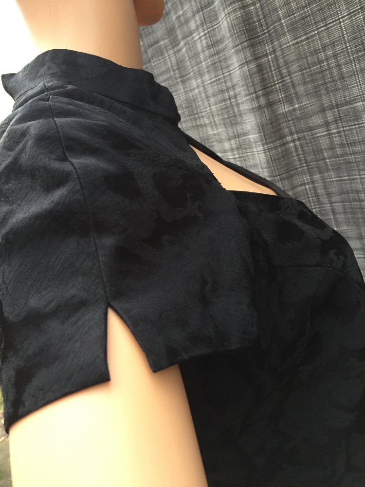 NICOWA Asia KLEID mit Tropfen Dekolleté Gr. M