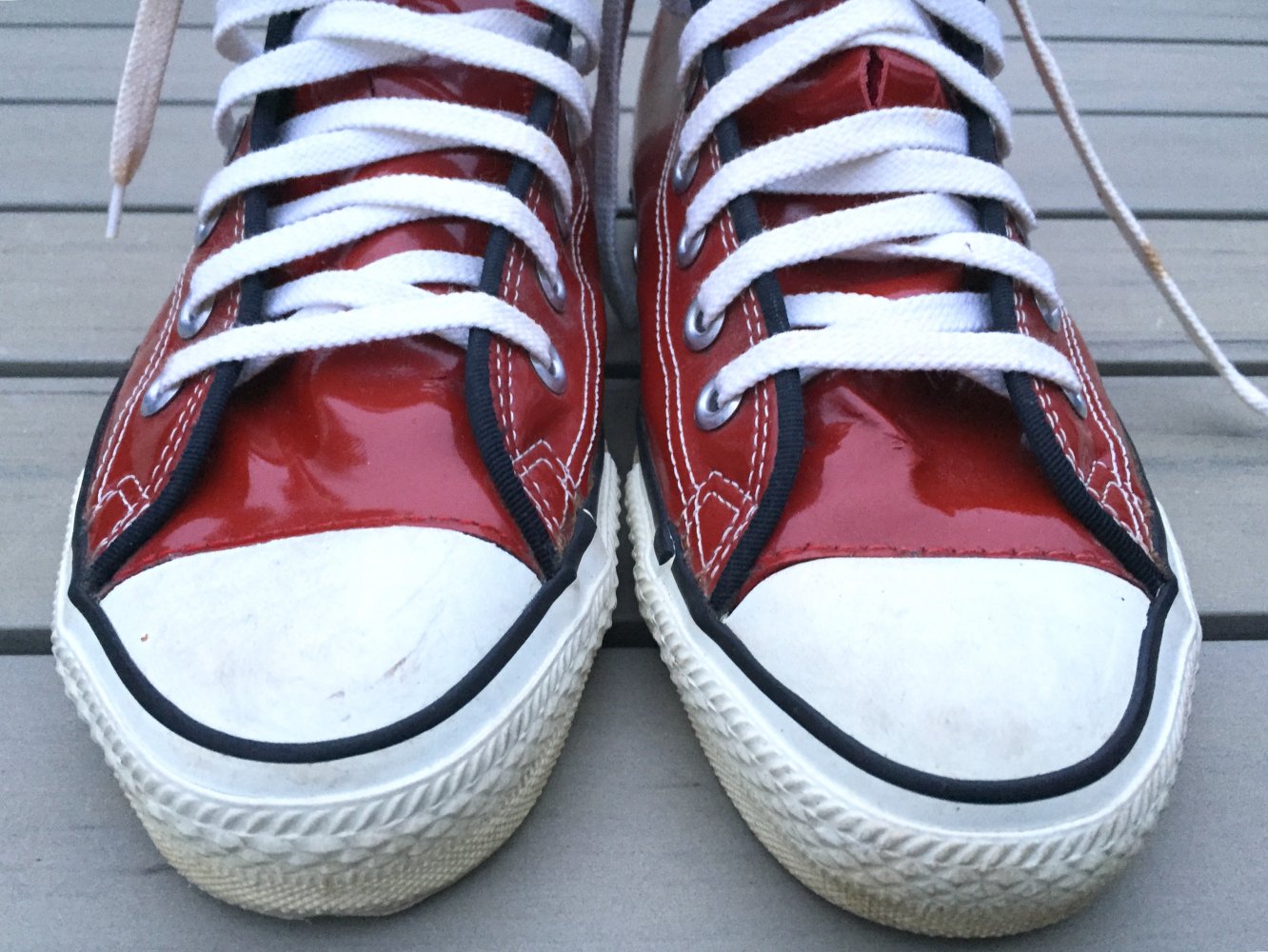 CONVERSE knallrote Lack CHUCKS Gr. 40