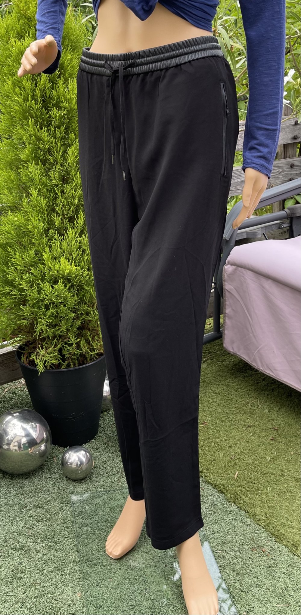 Schlupfhose JOGGPANTS mit PU Leder Details Gr. 46