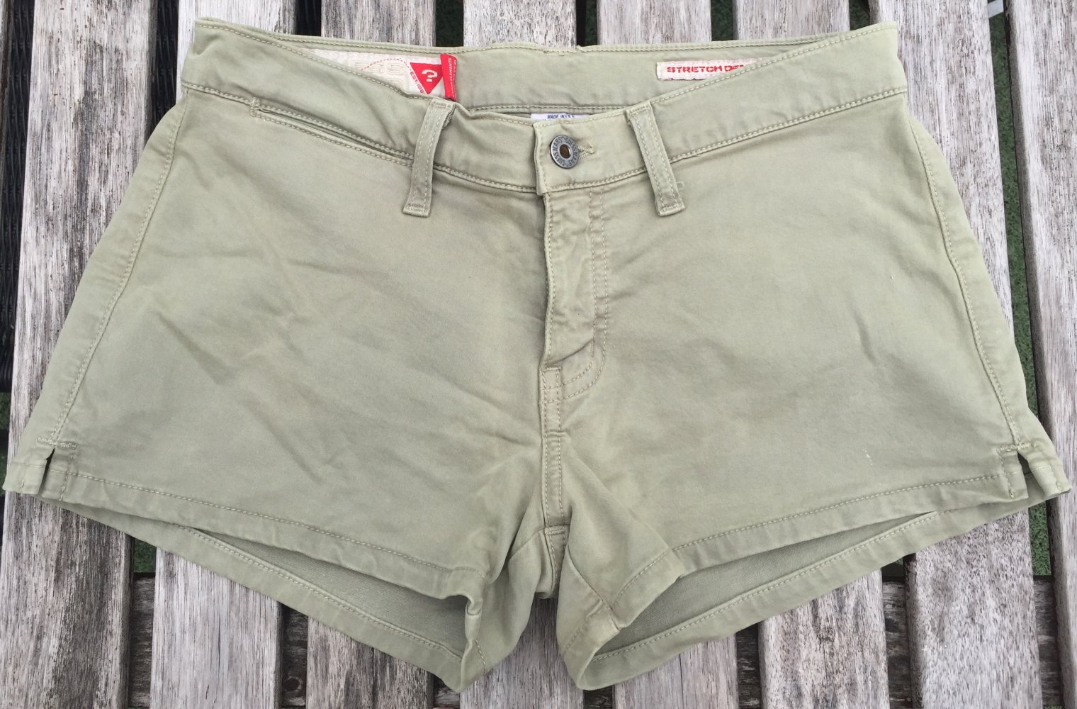 GUESS Shorts HOTPANTS khaki olive Gr. 27