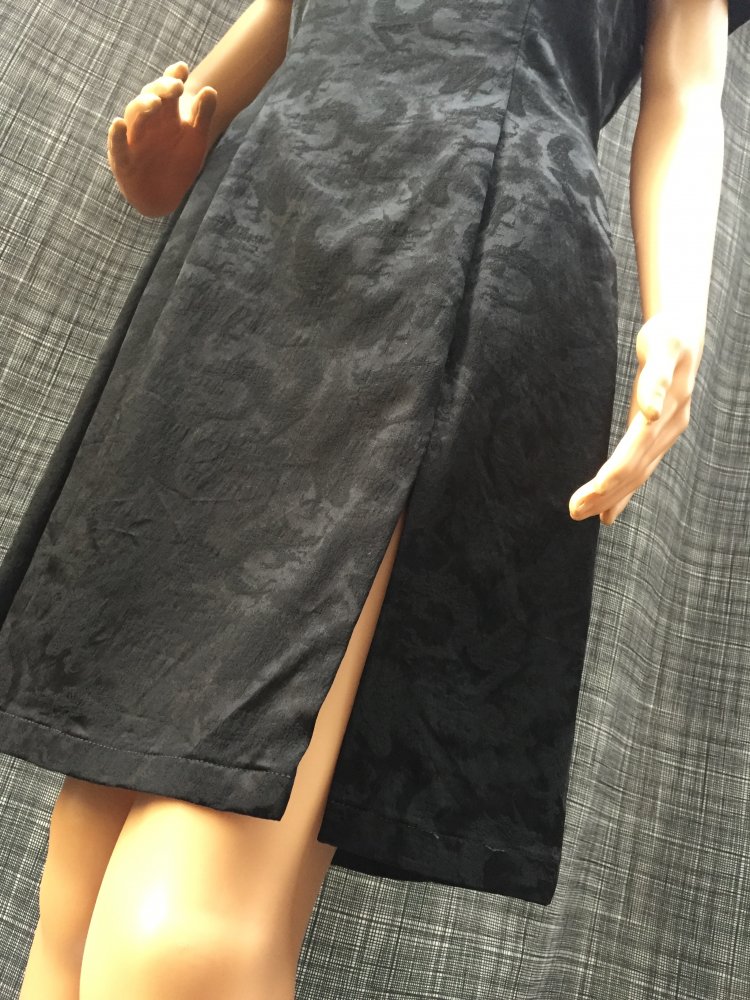 NICOWA Asia KLEID mit Tropfen Dekolleté Gr. M