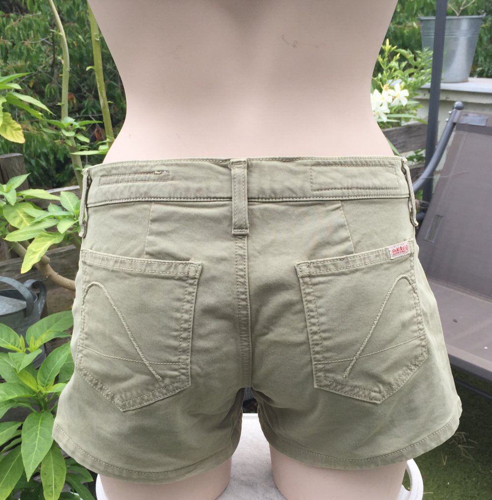 GUESS Shorts HOTPANTS khaki olive Gr. 27