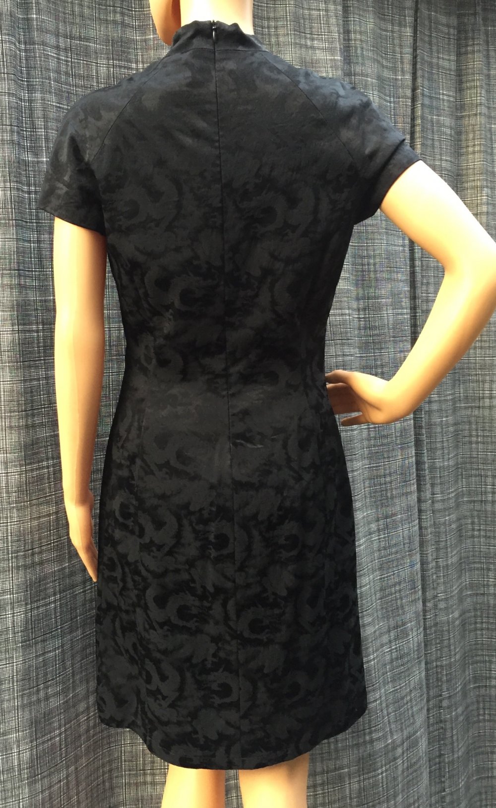 NICOWA Asia KLEID mit Tropfen Dekolleté Gr. M