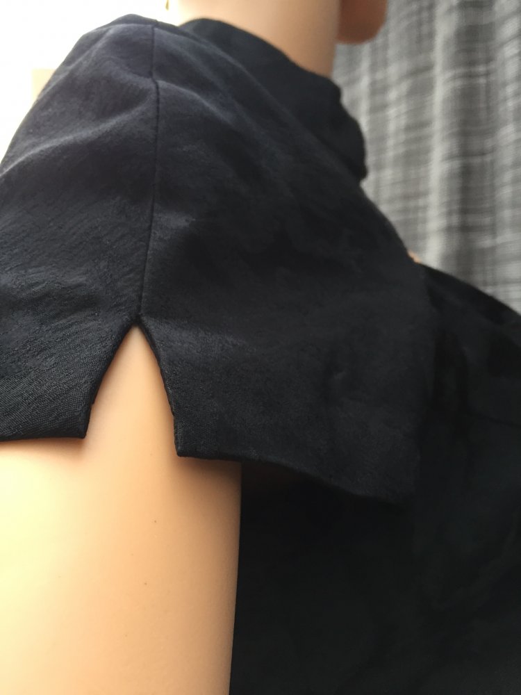 NICOWA Asia KLEID mit Tropfen Dekolleté Gr. M