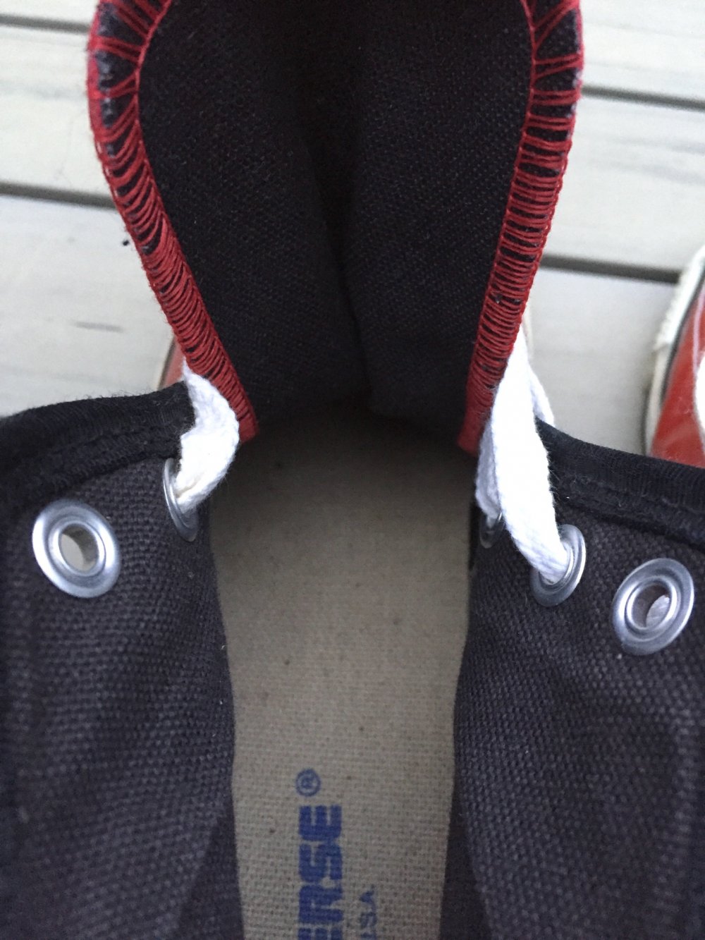 CONVERSE knallrote Lack CHUCKS Gr. 40