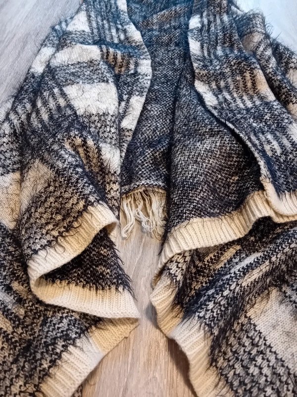 Malvin Jacke Poncho Kariert Schwarz Beige One Size NEU