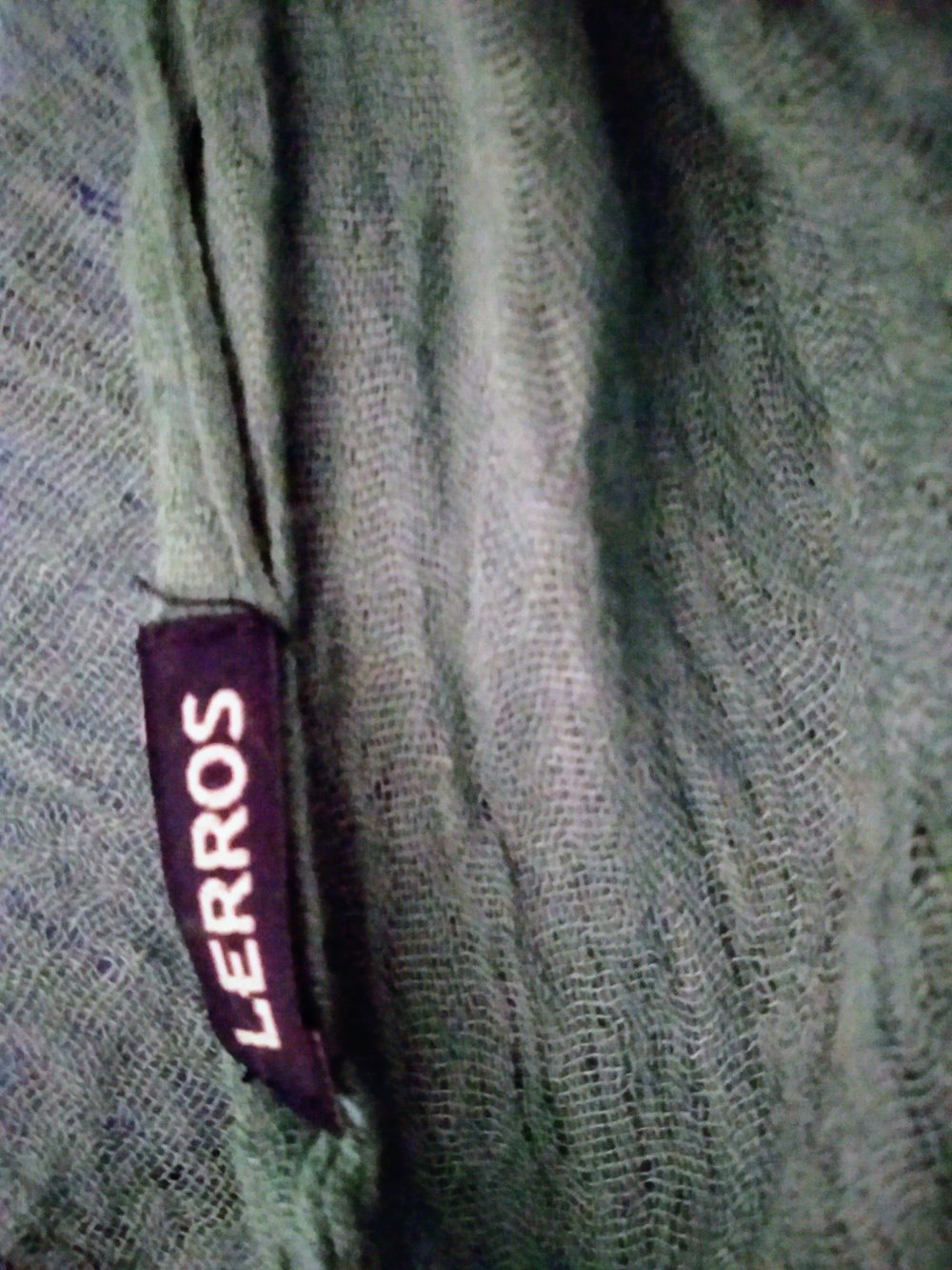 Leichter Schal mit Farbverlauf