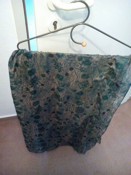 Leichter Schal mit beidseitigem verschiedenen Muster