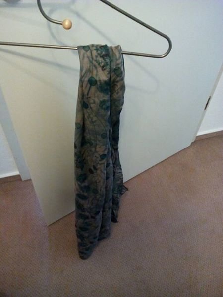 Leichter Schal mit beidseitigem verschiedenen Muster