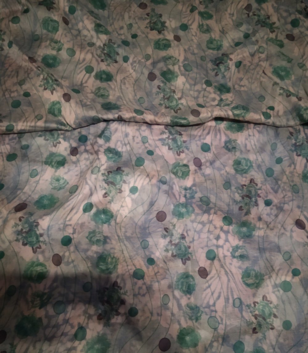 Leichter Schal mit beidseitigem verschiedenen Muster