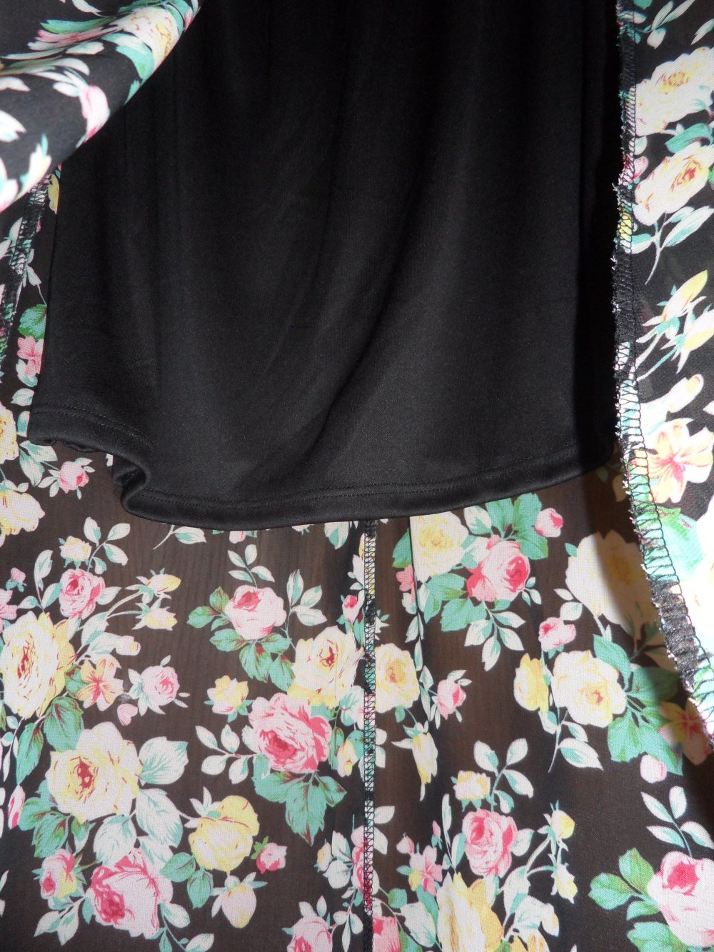Langes Kleid mit Blumen