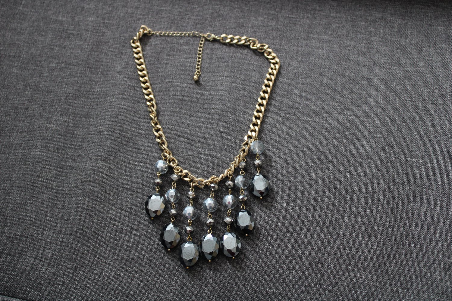 Elegantes Schmuck-Set, Statement-Kette mit Ohrringen