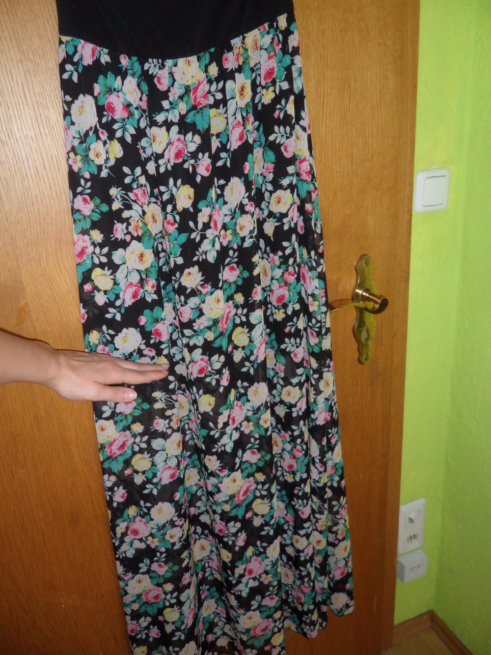 Langes Kleid mit Blumen
