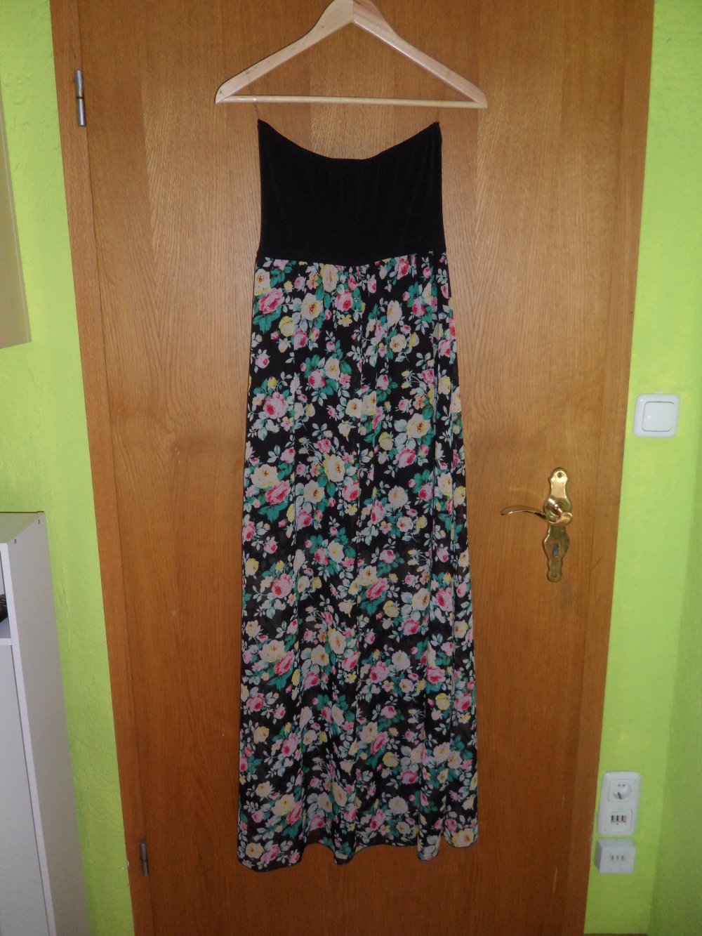Langes Kleid mit Blumen