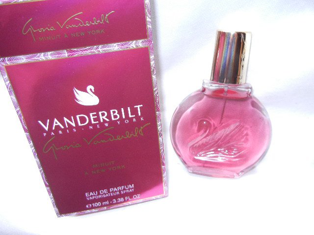 3 x Vanderbilt = 240 ml .. Woman EdP 15ml + Minuit Parfüm  100ml Minuit OVP  + 125ml Spray Rarität women