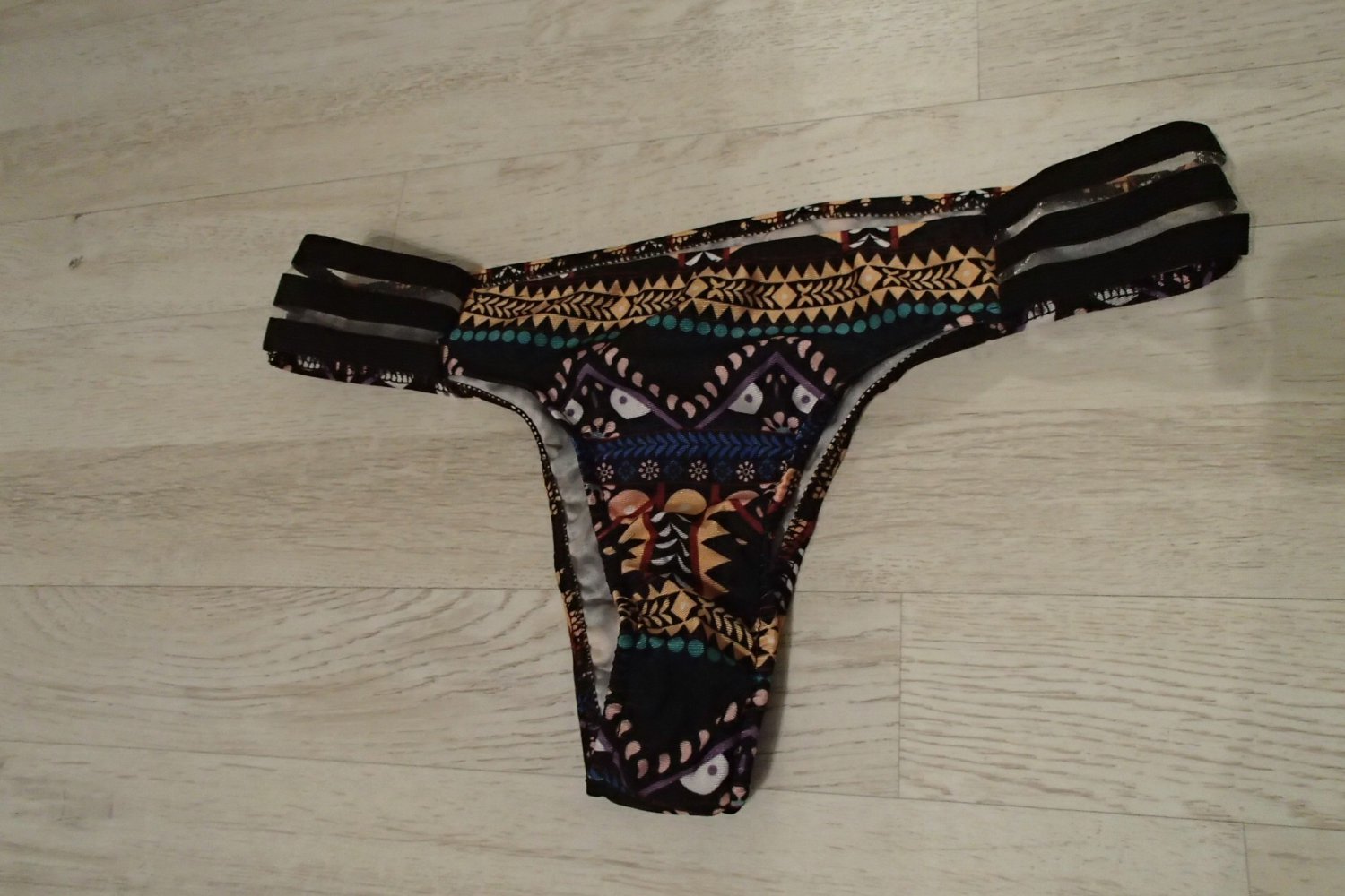 Bikini mit Azteken-Muster
