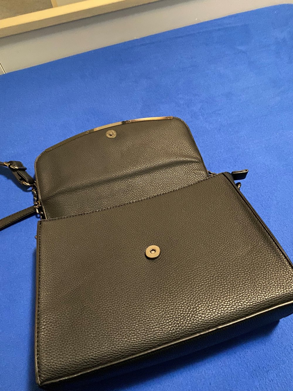 Umhängetasche schwarz – mit Strass Herzanhänger