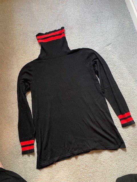 Rollkragenpullover schwarz/rot (bonprix selection), Größe 44/46, neu und ungetragen