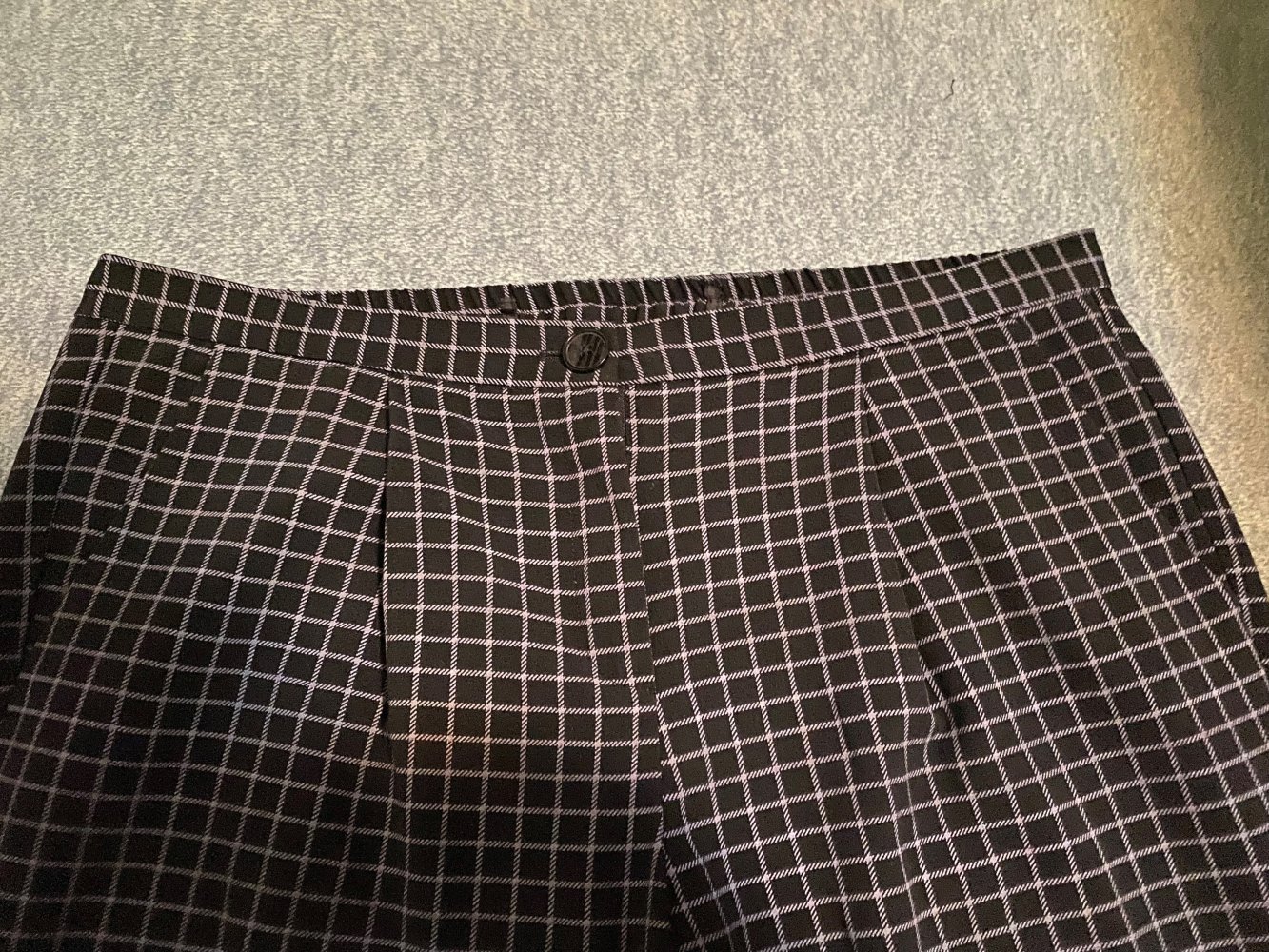 Stiefelhose/Stoffhose - schwarz graues Gitterkaro – Größe 42/44