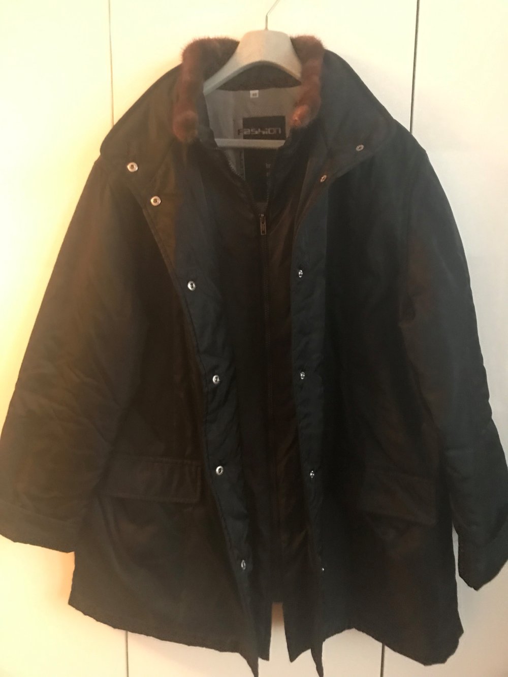 Outdoor Jacke schwarz Größe 44 mit schmalem Kunstfellkragen – wenig getragen 