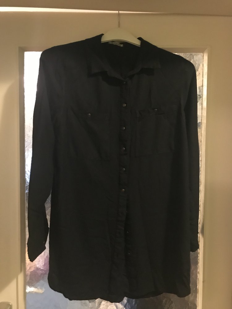 Bluse Langarm schwarz mit 2 Brusttaschen Grösse 44 Viskose – selten getragen