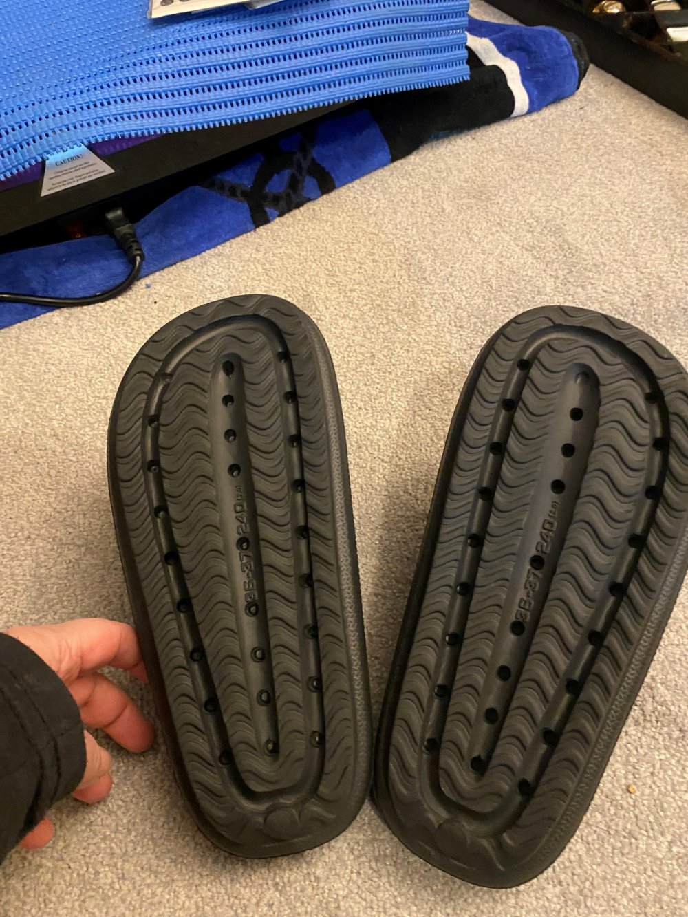 Cozi Sandalen/Schlappen/Pantoletten schwarz, Größe 36/37 - 1, 2 x getragen (mit Strümpfen)