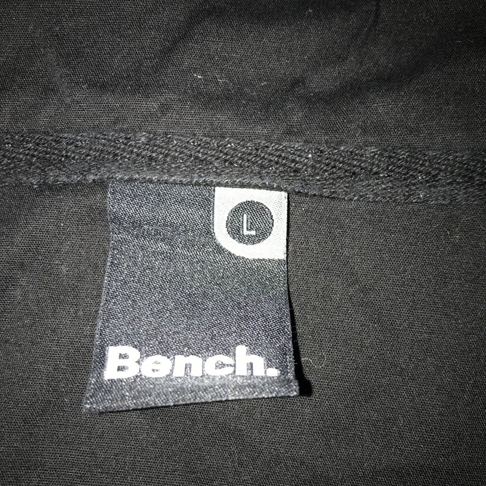  Bench Oberteil/Weste lang mit durchgehendem Reissverschluss und Stehkragen (nicht anliegend) - Kurzarm - schwarz - Grösse L  (aber ehr M) - figurbetont