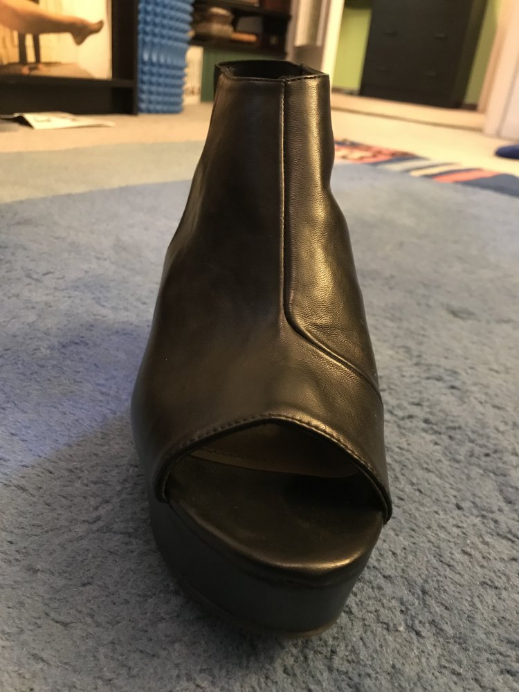 Wedges Sandalen Peep Toes Plateau Knöchelband hinten aus Stretch (vorne 2,5 cm Mitte 4 cm hinten 6 cm) schwarz Grösse 37 H&M – nur 2,3 x getragen