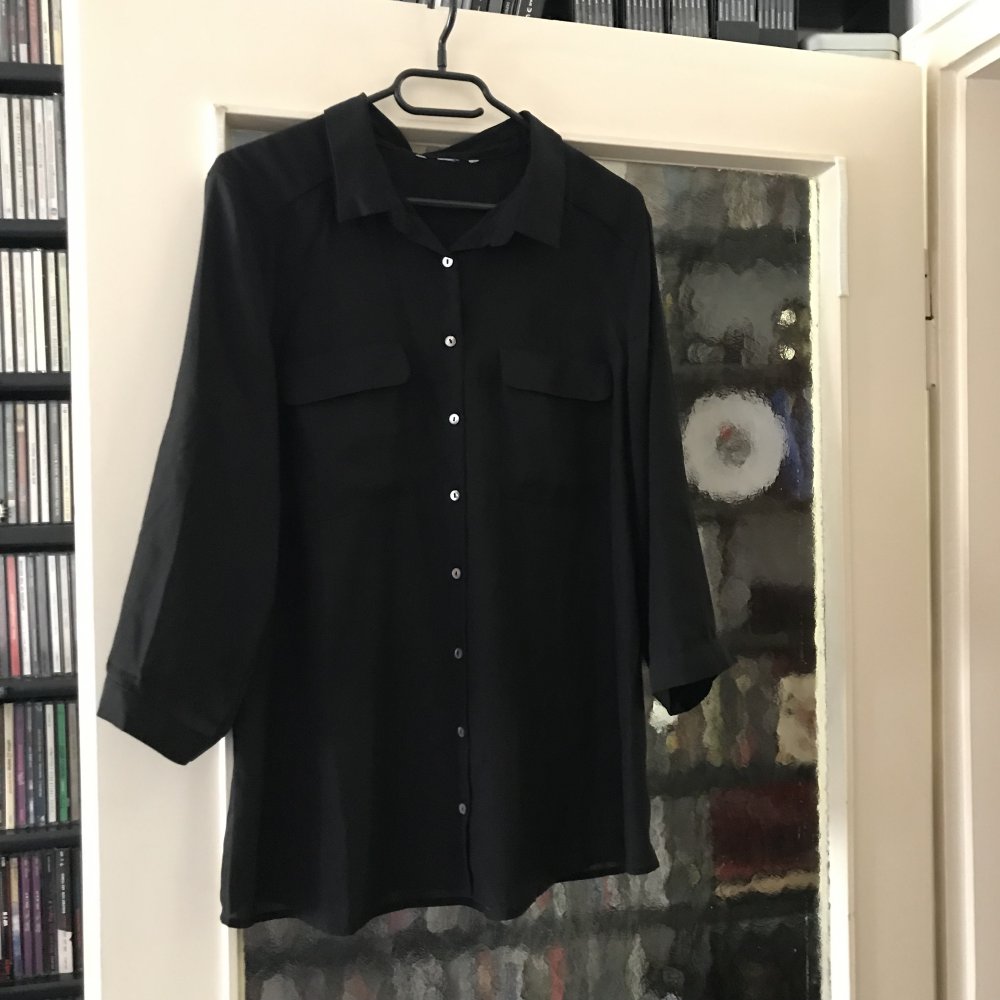 Bluse 3/4 Arm schwarz Chiffon (nicht durchsichtig) Grösse 42/44 - 2 Brusttaschen – nur 1,2 x getragen