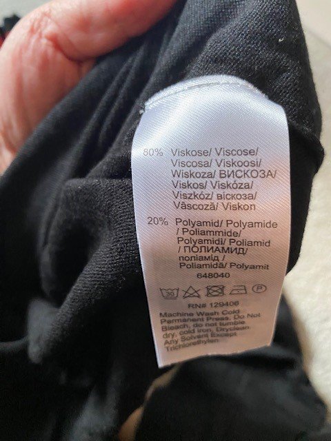 Rollkragenpullover schwarz/rot (bonprix selection), Größe 44/46, neu und ungetragen