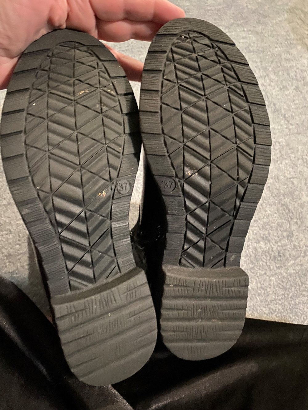 Schlupfstiefeletten Lackleder schwarz Größe 37 von bonprix – nur 1,2 x getragen