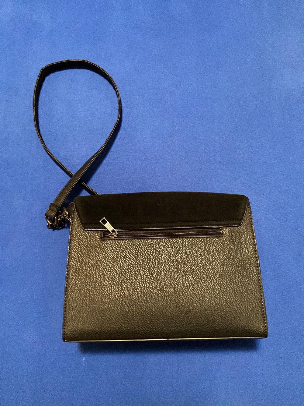 Umhängetasche schwarz – mit Strass Herzanhänger