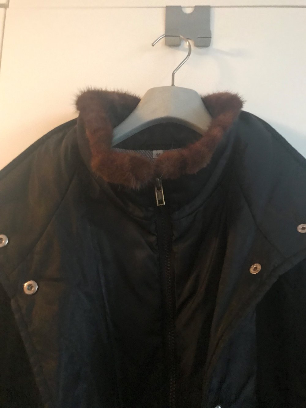 Outdoor Jacke schwarz Größe 44 mit schmalem Kunstfellkragen – wenig getragen 