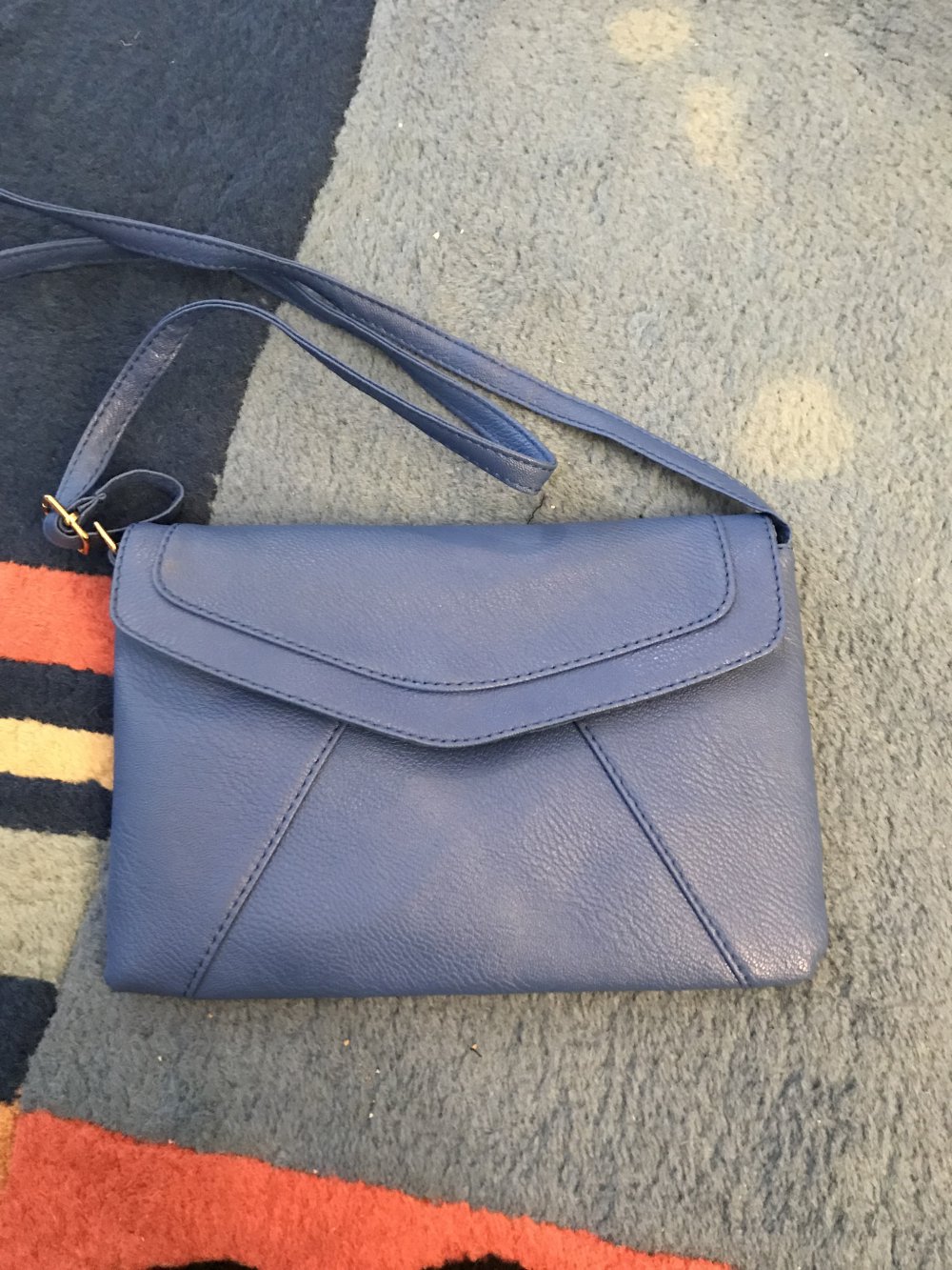 Umhängetasche Kunstleder blau mit Druckknopf-Verschluss 25 cm x 17 cm - NEU