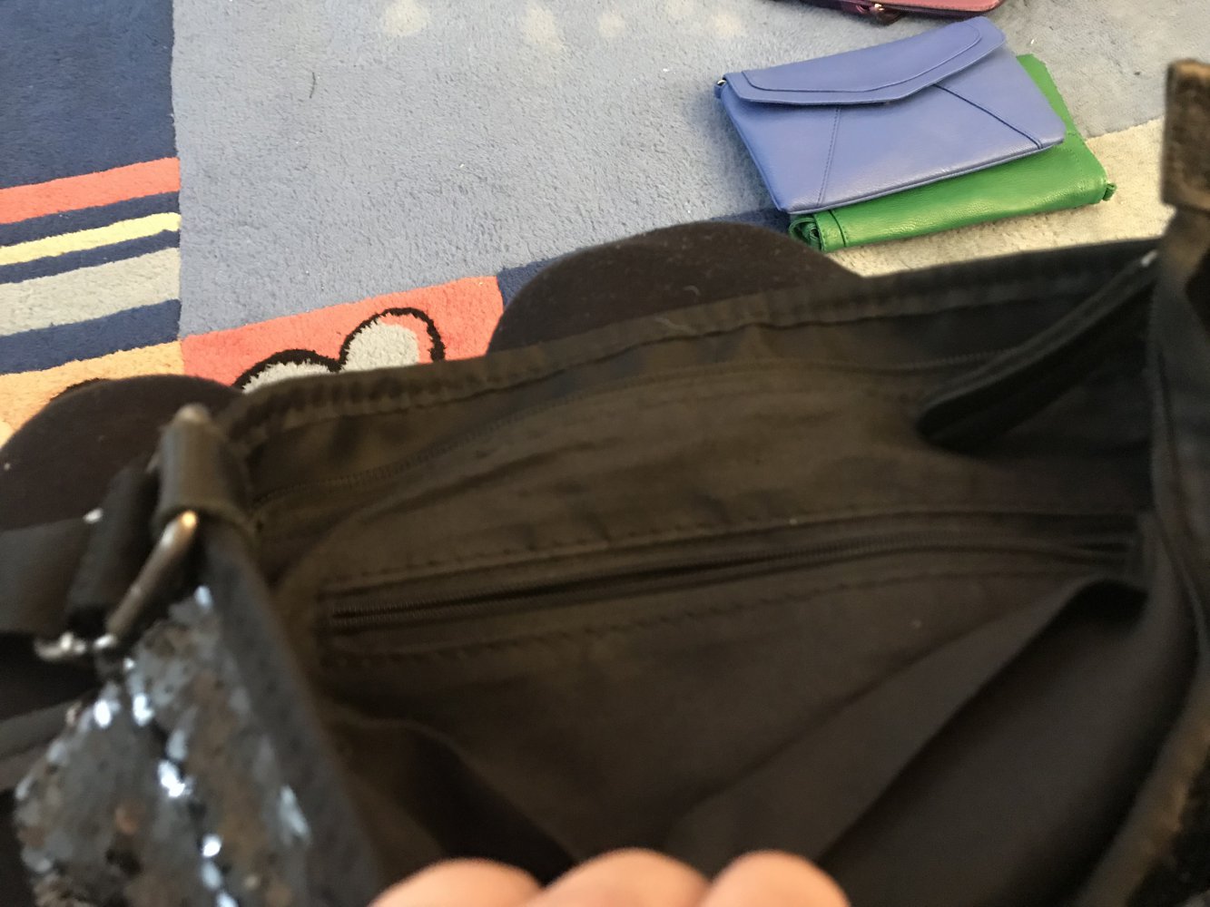  Umhängetasche schwarz Pailetten mit Reissverschluss 29 cm x 21 cm