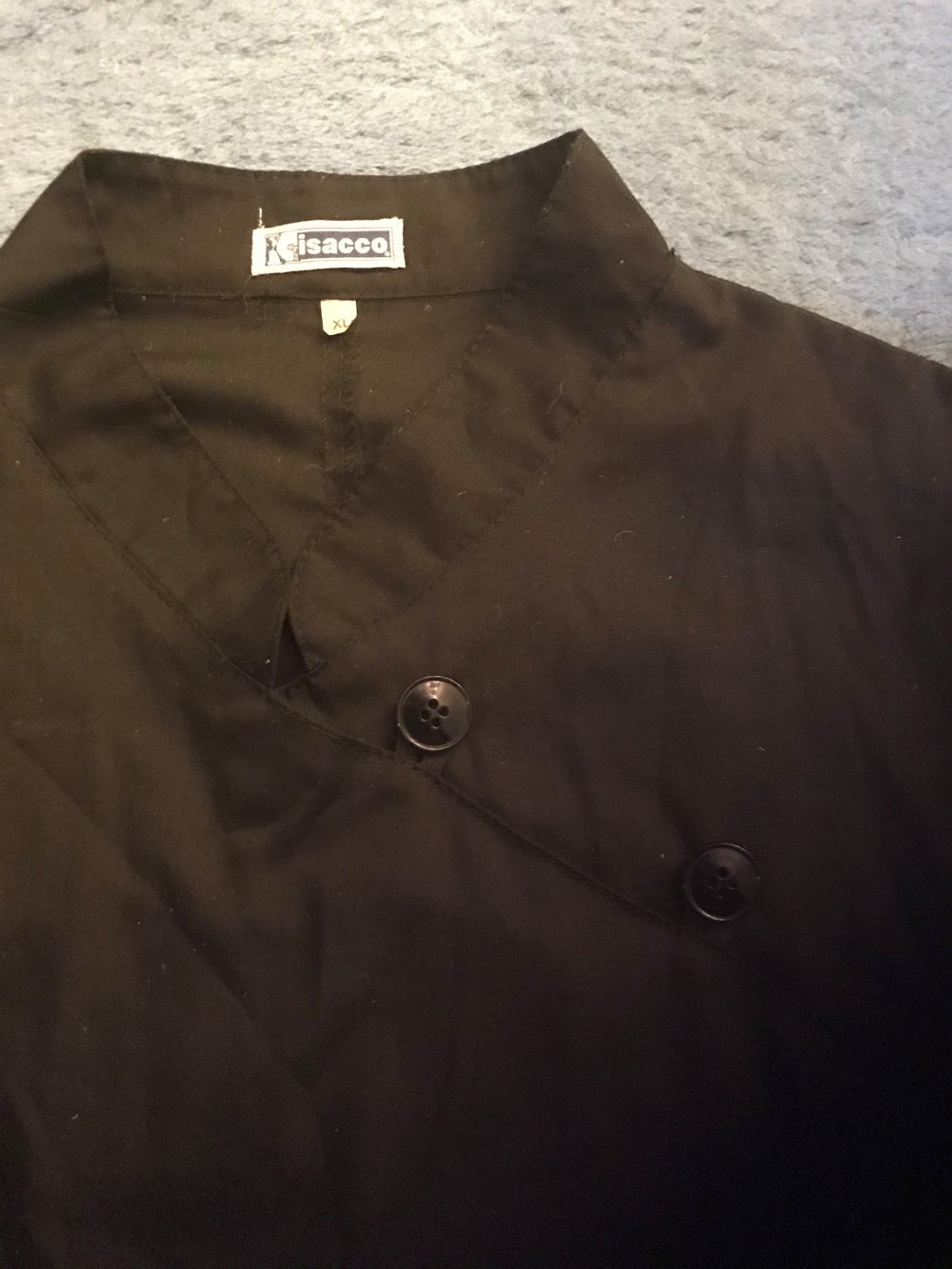 Kasack/Bluse/Oberteil schwarz Grösse XL asymetrischer Kragen 3er Knopfreihe 1 Seitentasche seitlicher Reissverschluss Seitenschlitze Langarm - neu und ungetragen