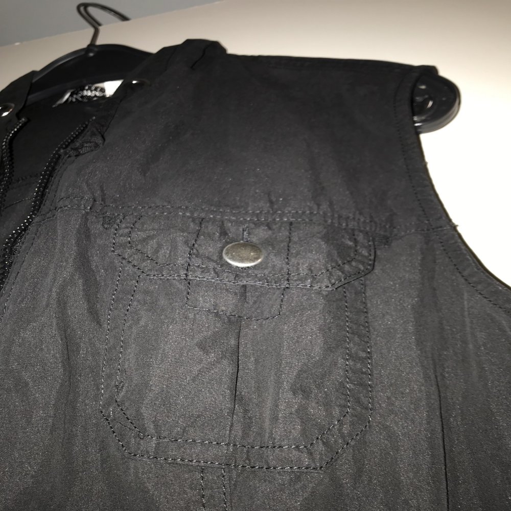  Longweste 86 cm mit Kapuze - schwarz - Grösse 40/M - A-Linie - stabiler Stoff - selten getragen -  2 Eingrifftaschen - 2 Brusttaschen 