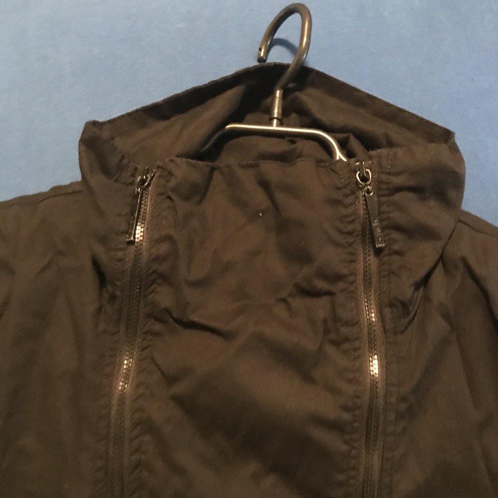  Bench Oberteil/Weste lang mit durchgehendem Reissverschluss und Stehkragen (nicht anliegend) - Kurzarm - schwarz - Grösse L  (aber ehr M) - figurbetont